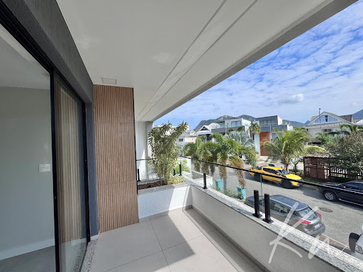 Imagens do imóveis Casa Triplex de Alto Padrão no Recreio dos Bandeirantes