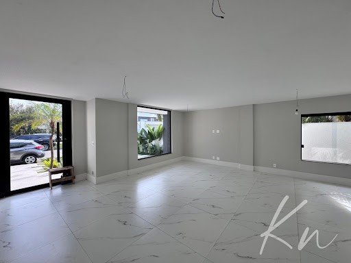 Imagens do imóveis Casa Triplex de Alto Padrão no Recreio dos Bandeirantes