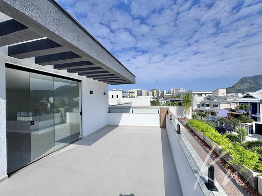 Imagens do imóveis Casa Triplex de Alto Padrão no Recreio dos Bandeirantes
