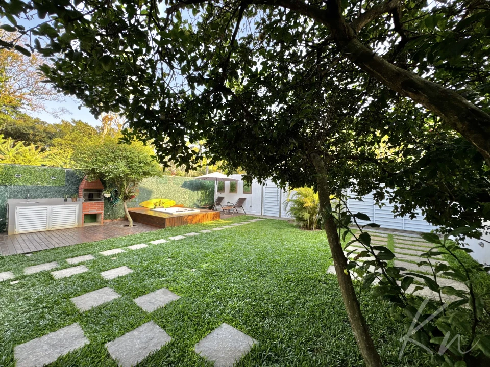 Imagens do imóveis Exclusiva casa pronta para morar no coração do polo gastronômico de Vargem Grande