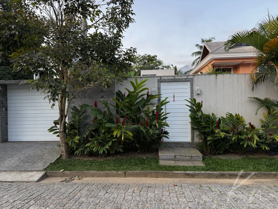 Imagens do imóveis Exclusiva casa pronta para morar no coração do polo gastronômico de Vargem Grande