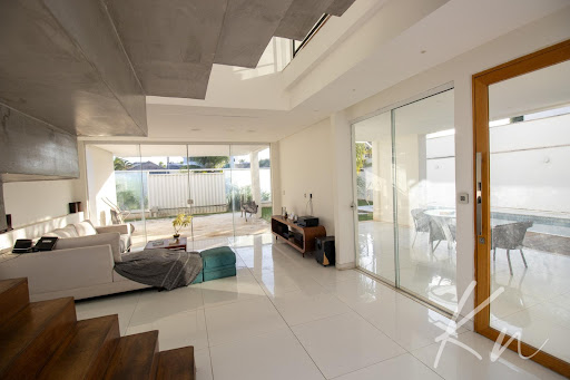 Imagens do imóveis Casa Moderna com 3 Suítes em Condomínio Tranquilo – Vargem Pequena/RJ