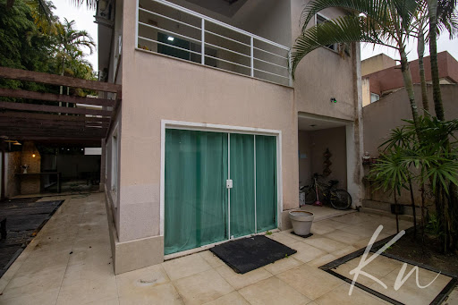 Imagens do imóveis Casa Espaçosa com 4 Dormitórios (3 Suítes), 2 Vagas e 202m² em Vargem Grande