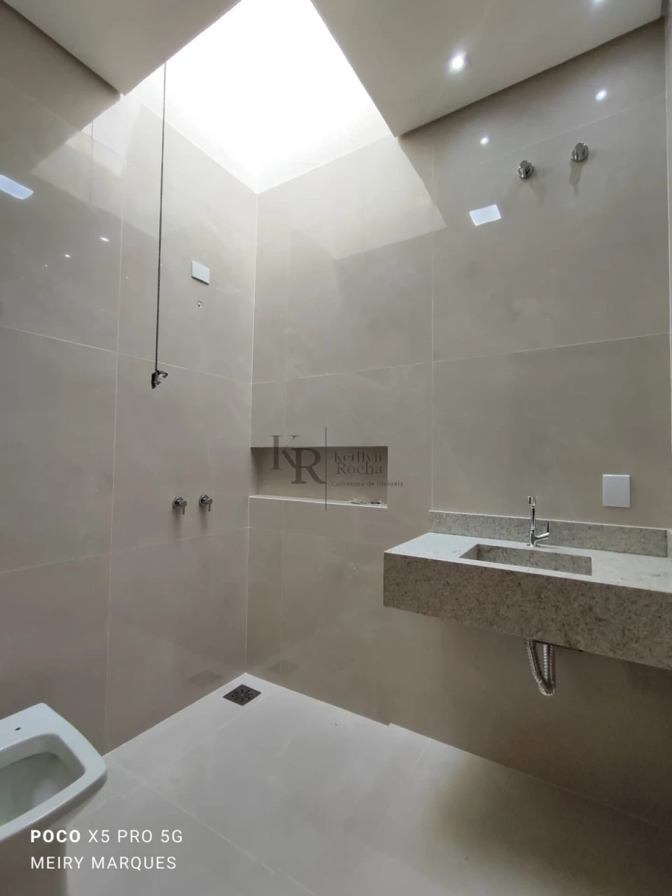 Imagens do imóveis CASA COM TRÊS SUÍTES NO RITA VIEIRA