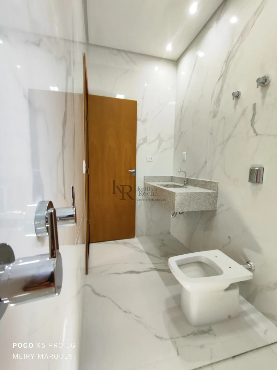 Imagens do imóveis CASA COM TRÊS SUÍTES NO RITA VIEIRA