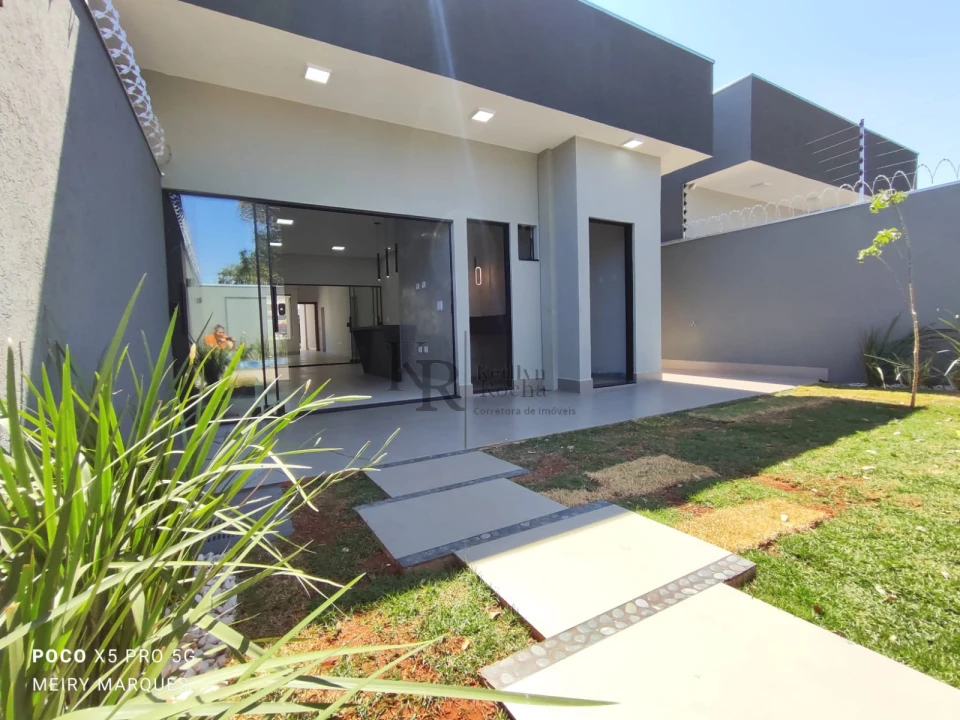 Imagens do imóveis CASA COM TRÊS SUÍTES NO RITA VIEIRA