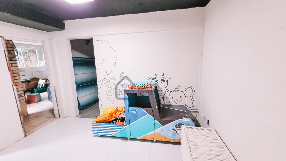 Imagens do imóveis Casa à venda com amplo terreno- Bairro Velha