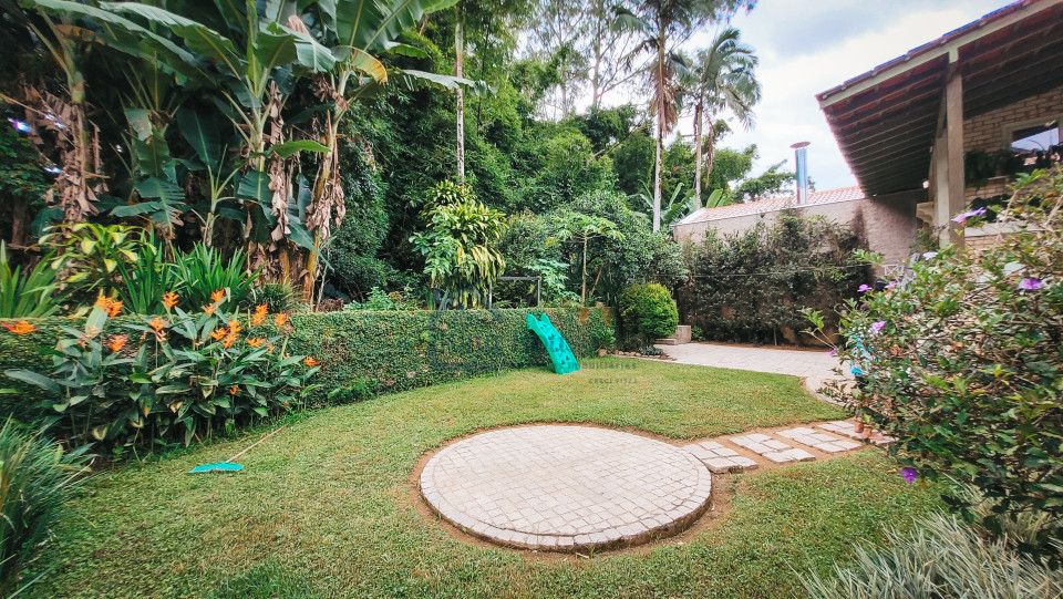 Imagens do imóveis Casa à venda com amplo terreno- Bairro Velha