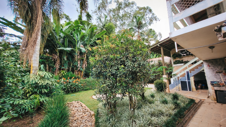 Imagens do imóveis Casa à venda com amplo terreno- Bairro Velha