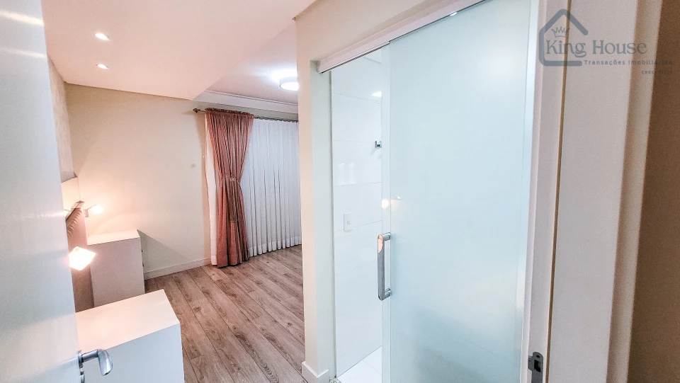 APARTAMENTO MOBILIADO COM 2 SUÍTES, 2 VAGAS DE GARAGEM E SACADA COM CHURRASQUEIRA NA ITOUPAVA SECA – BLUMENAU/SC