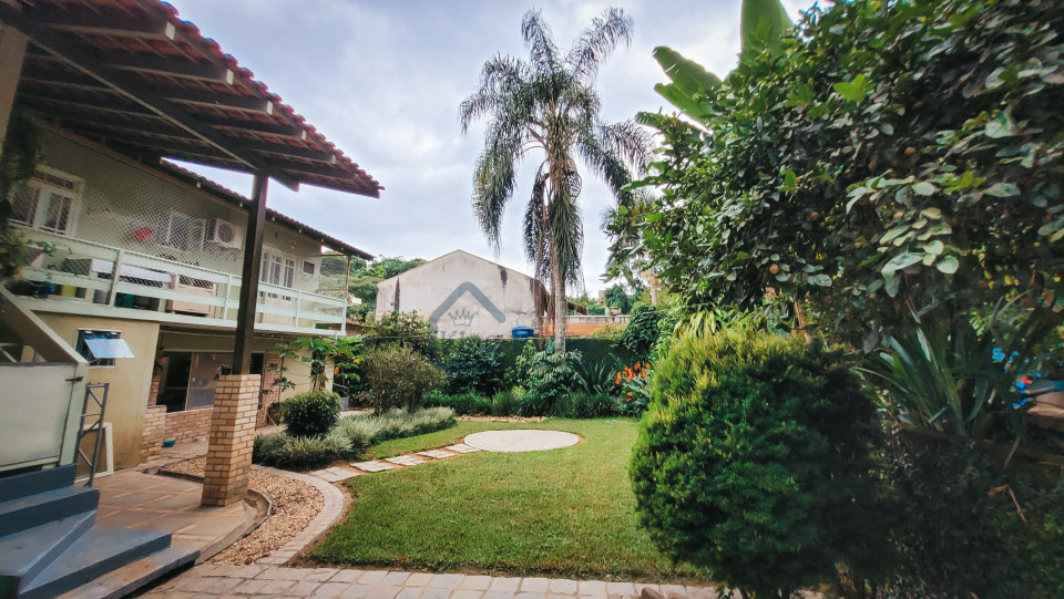 Imagens do imóveis Casa à venda com amplo terreno- Bairro Velha