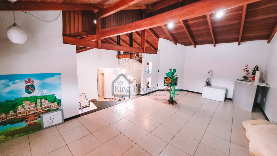 Imagens do imóveis Casa à venda com amplo terreno- Bairro Velha