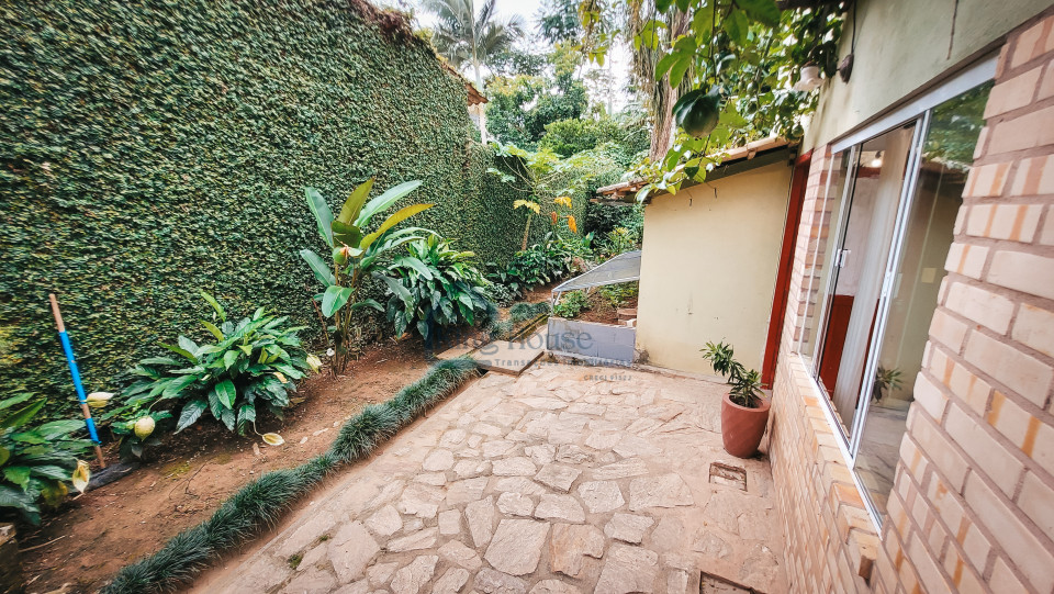 Imagens do imóveis Casa à venda com amplo terreno- Bairro Velha