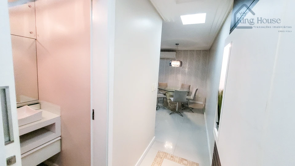APARTAMENTO MOBILIADO COM 2 SUÍTES, 2 VAGAS DE GARAGEM E SACADA COM CHURRASQUEIRA NA ITOUPAVA SECA – BLUMENAU/SC