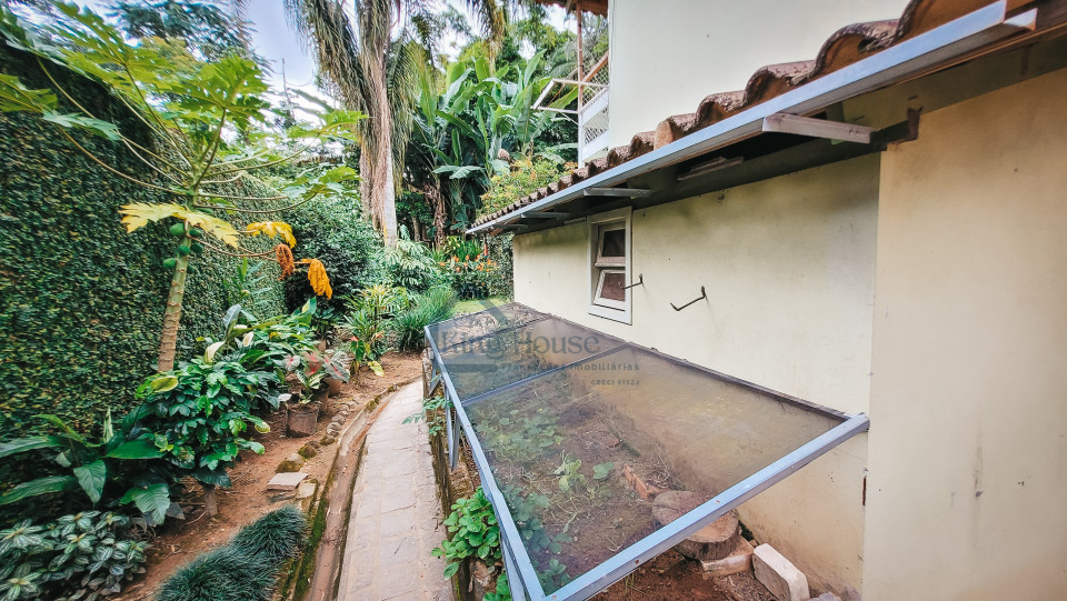 Imagens do imóveis Casa à venda com amplo terreno- Bairro Velha
