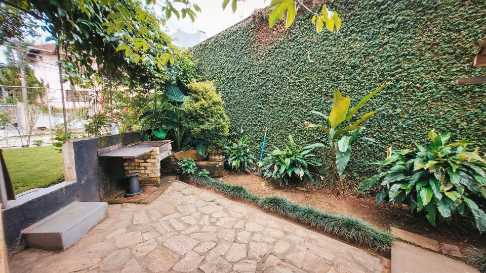Imagens do imóveis Casa à venda com amplo terreno- Bairro Velha