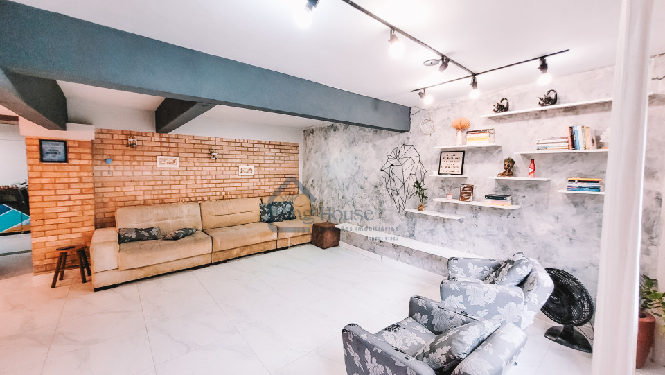 Imagens do imóveis Casa à venda com amplo terreno- Bairro Velha