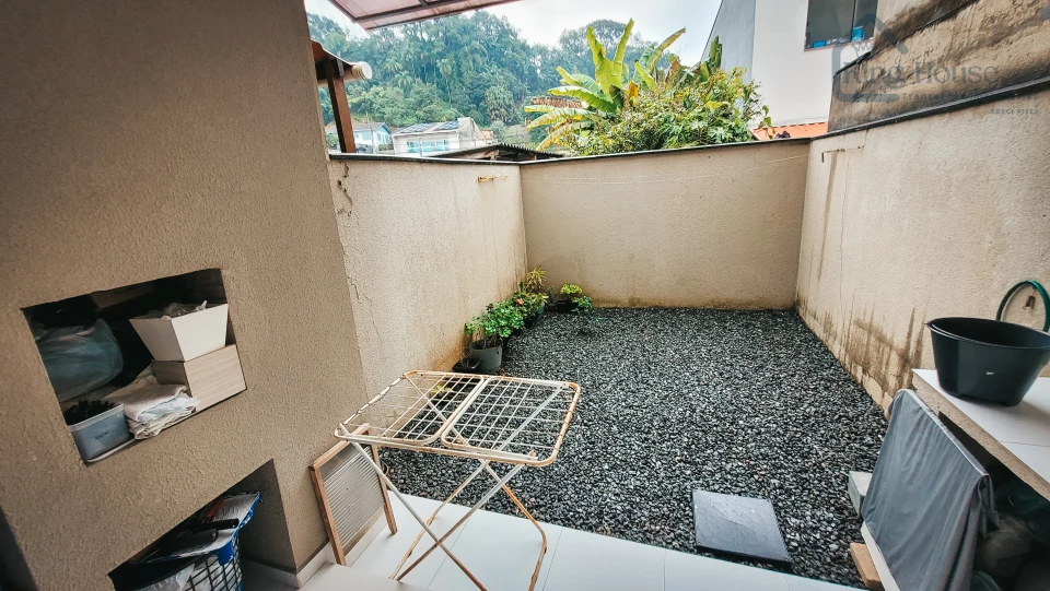 Imagens do imóveis SOBRADO COM 2 DORMITÓRIOS E GARAGEM COBERTA NO BAIRRO ÁGUA VERDE – BLUMENAU/SC