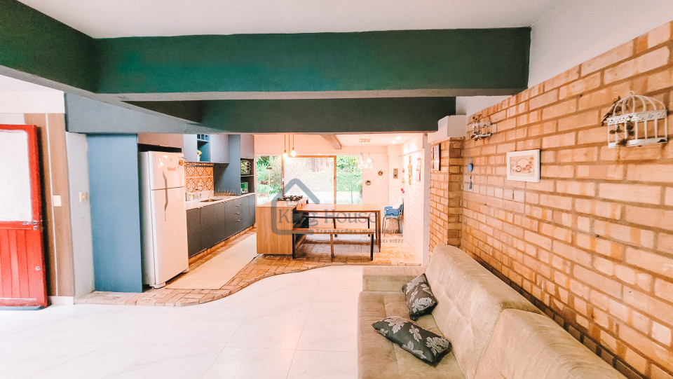 Imagens do imóveis Casa à venda com amplo terreno- Bairro Velha