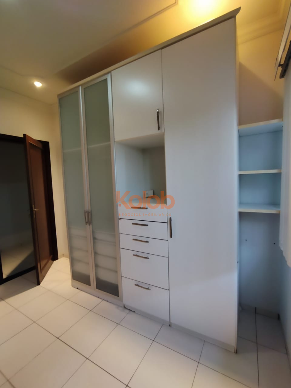 Imagens do imóveis Casa com quatro Quartos no Jardim Paraiso.