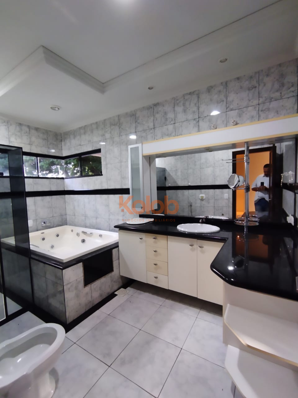Imagens do imóveis Casa com quatro Quartos no Jardim Paraiso.