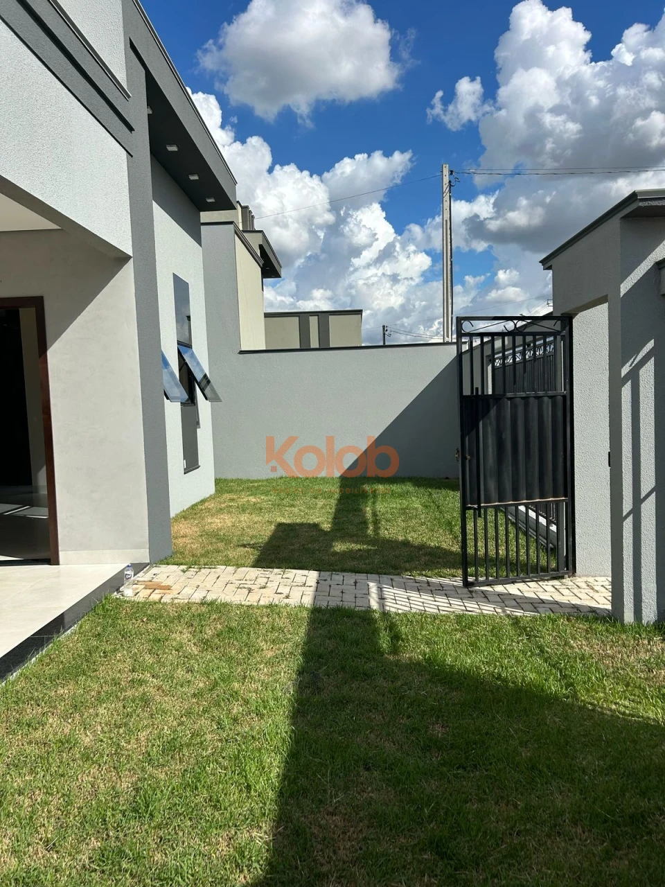 Imagens do imóveis Casa moderna com acabamento premium à venda no Santa Rosa — 3 quartos, garagem para 2 carros