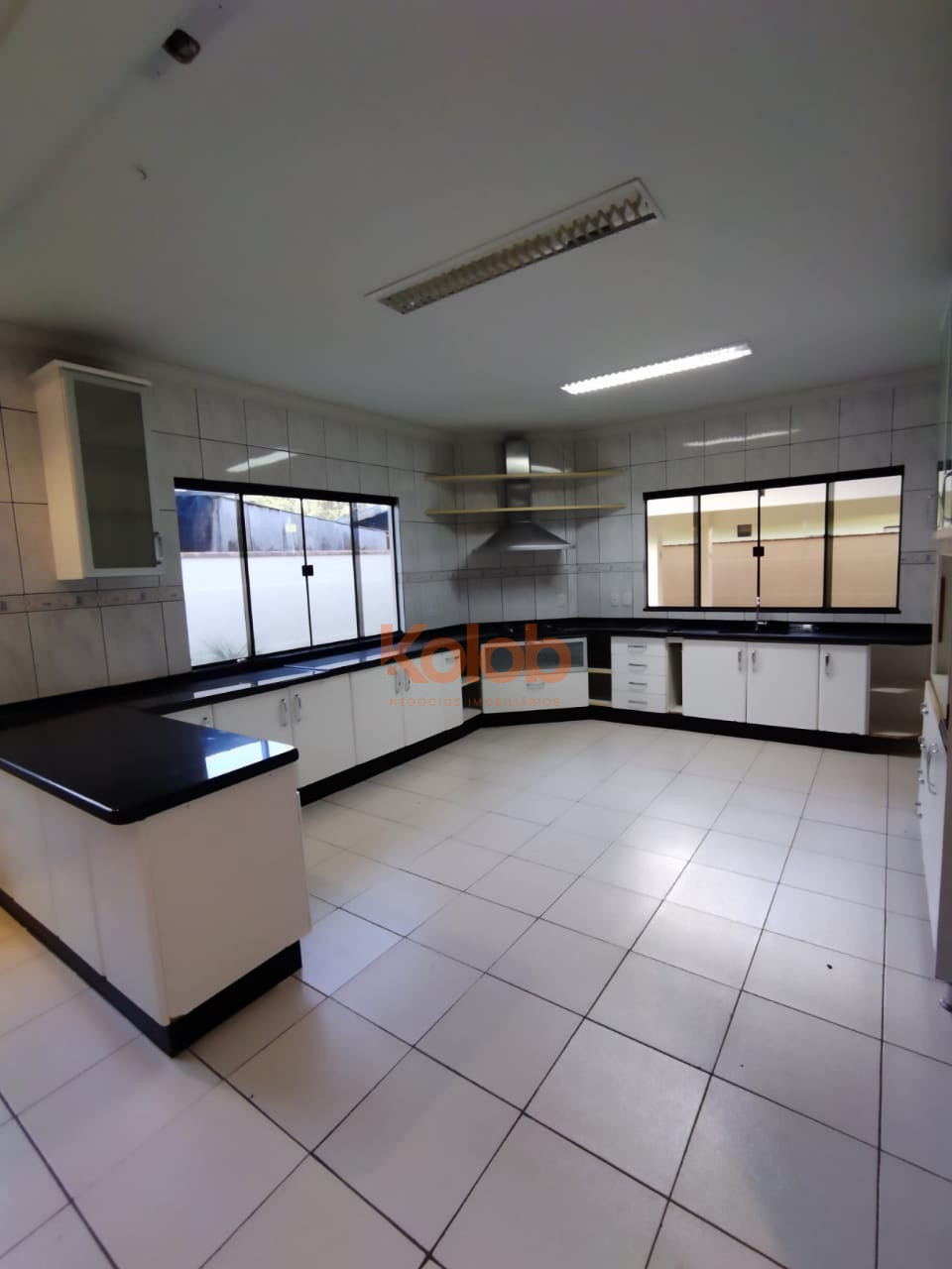 Imagens do imóveis Casa com quatro Quartos no Jardim Paraiso.