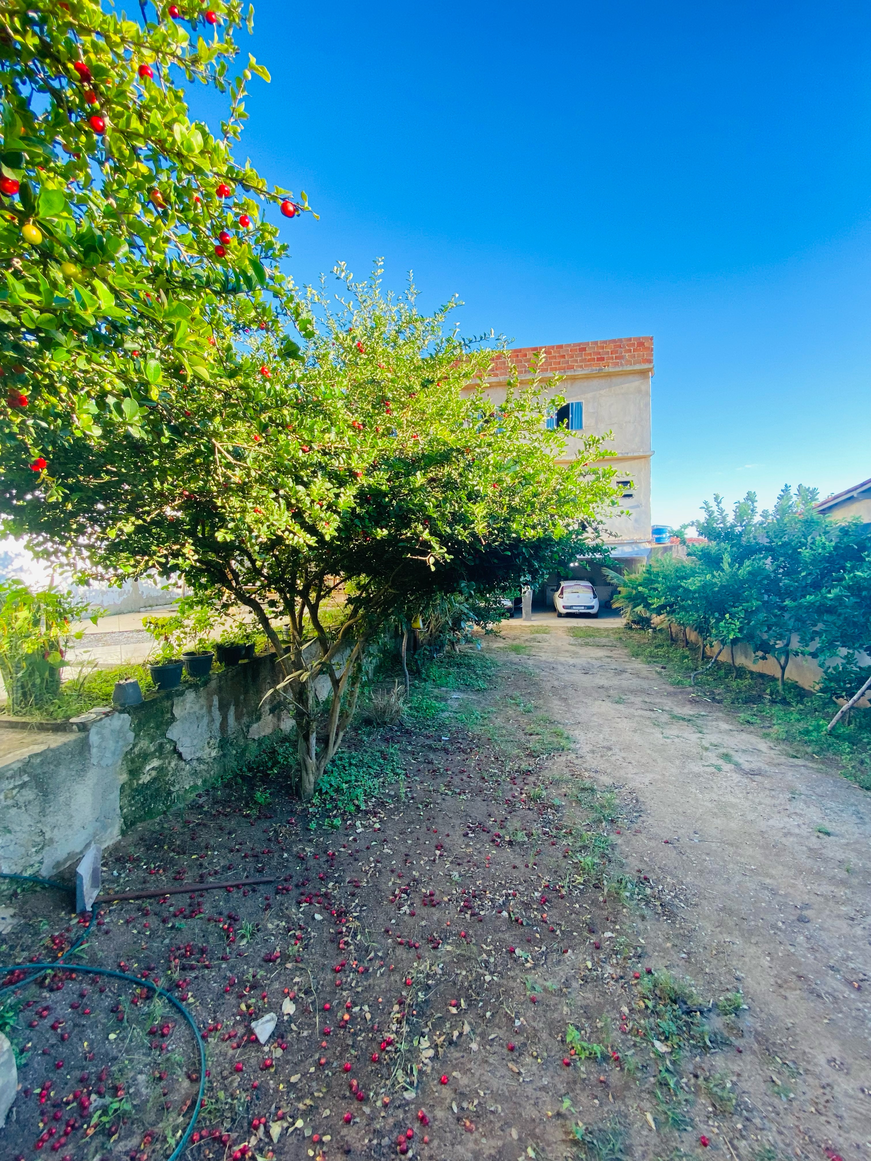 Vendo ótima casa duplex de 4 quartos, sendo 3 suítes, garagem para 5 carros,  Vitória da Conquista, BA - foto 1