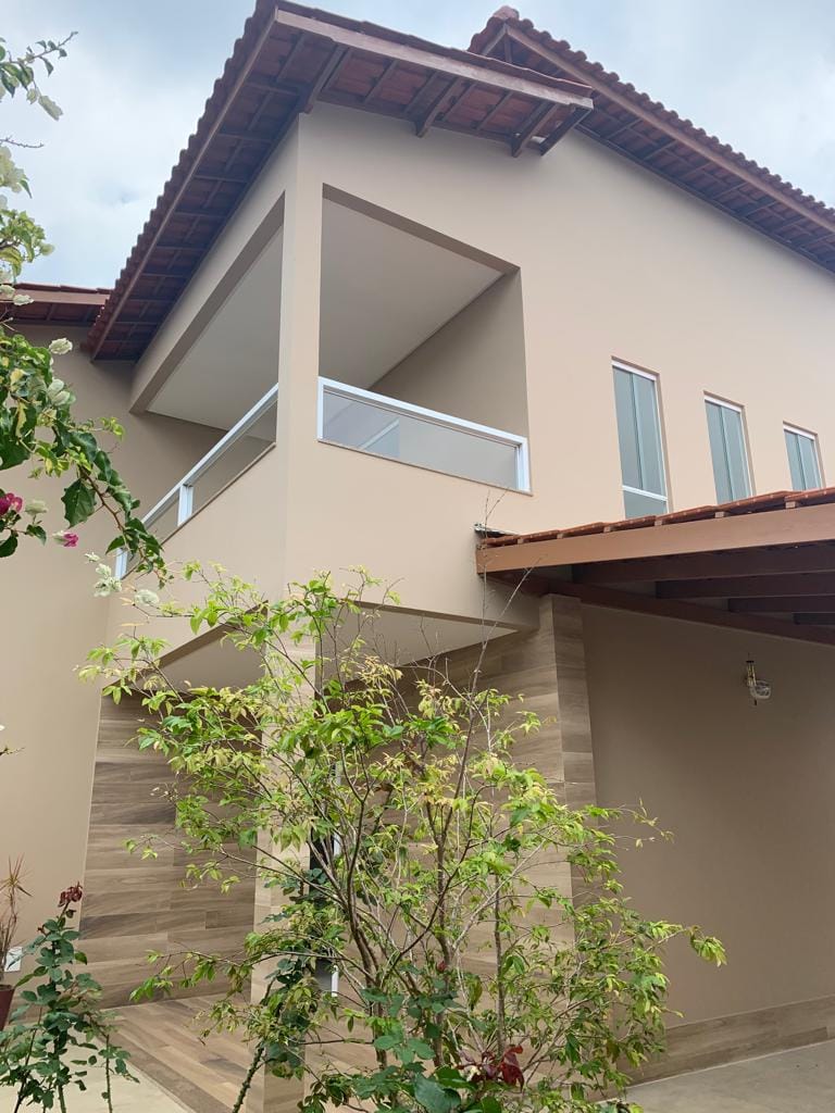 Casa Alto Padrão recém construída com 247 m² de área útil próximo de Faculdades no Bairro Candeias em Vitória da Conquista - BA - foto 1