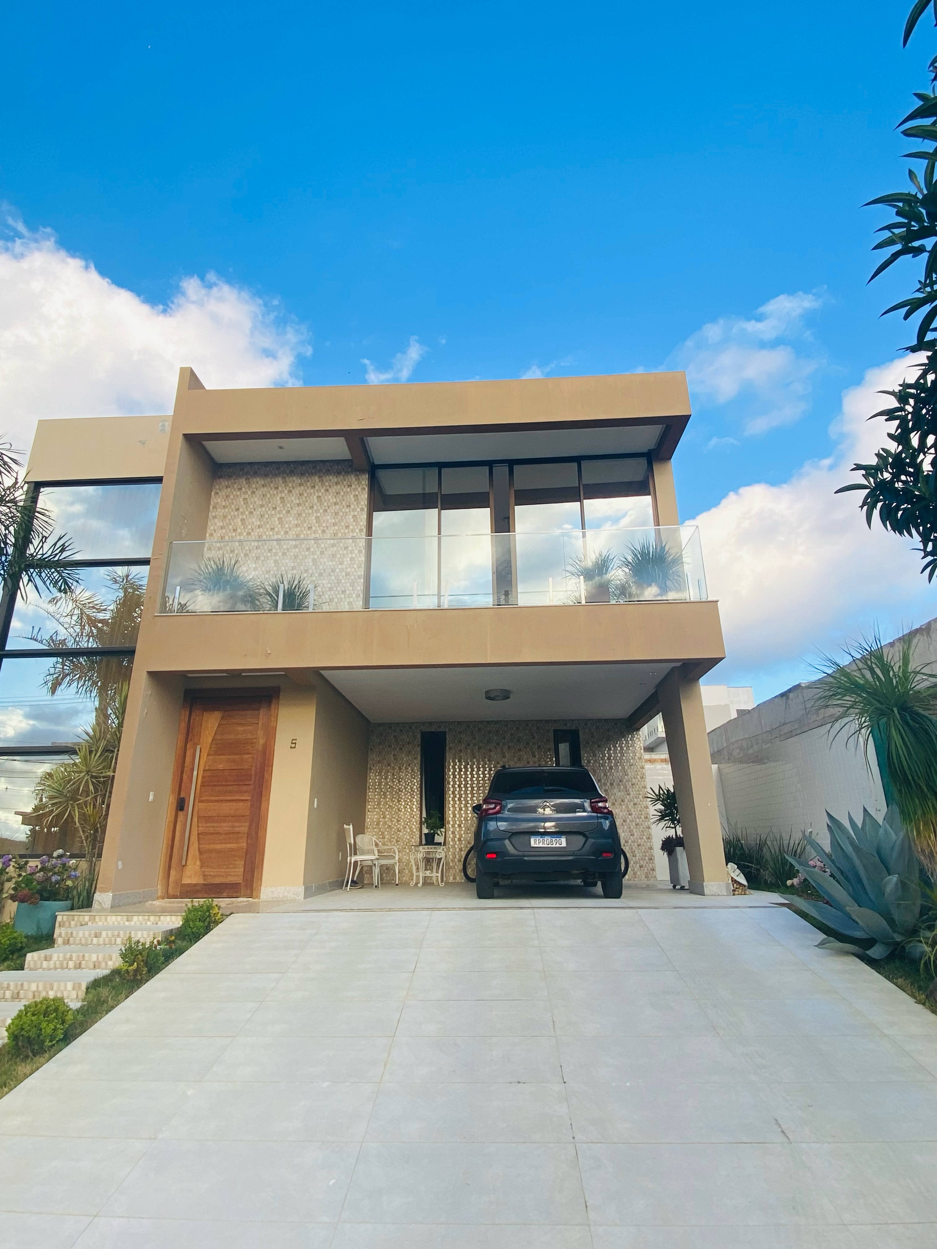 Linda Casa de 4 quartos sendo 3 suítes mais dependência completa e 4 vagas de garagem no Alphaville 1, Vitória da Conquista, BA - Universidade, Vitória da Conquista
