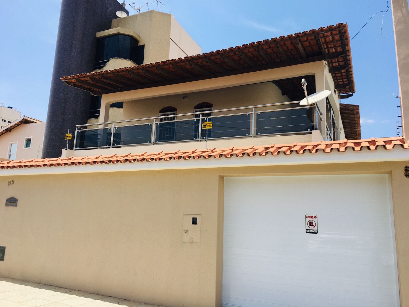 Casa  bastante ampla com terreno de 320 m² e 327.80 m² de área construída em ótima localização no Bairro Recreio em rua de fluxo grande de carros - foto 1