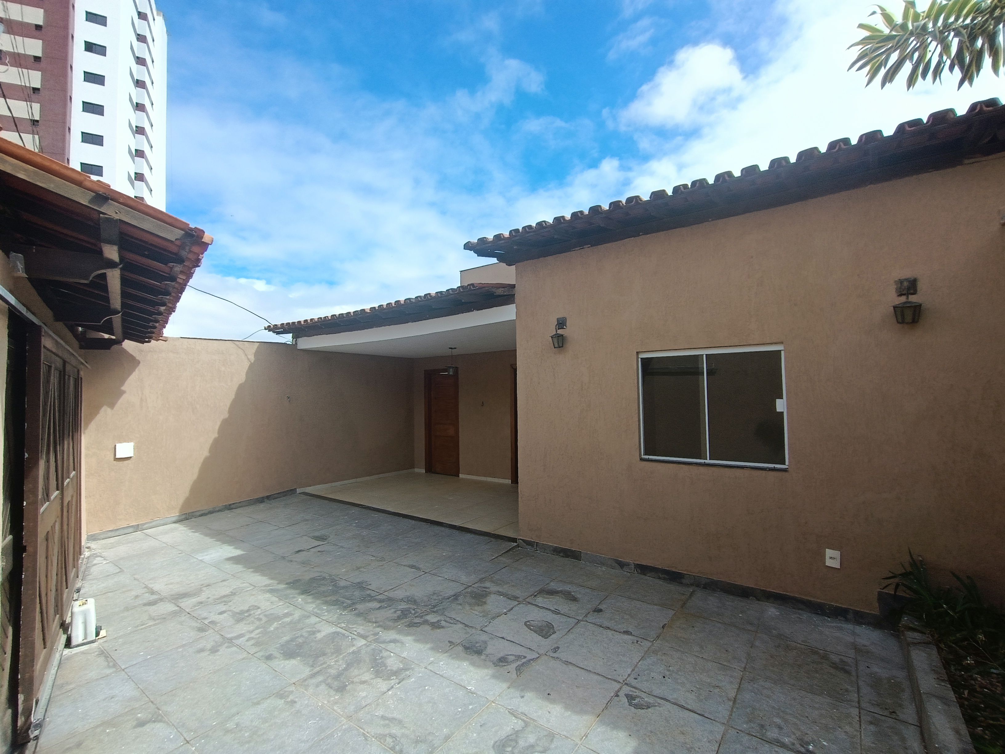 Casa com 4 suites pequeno à Venda, Candeias, Vitória da Conquista, BA - foto 1