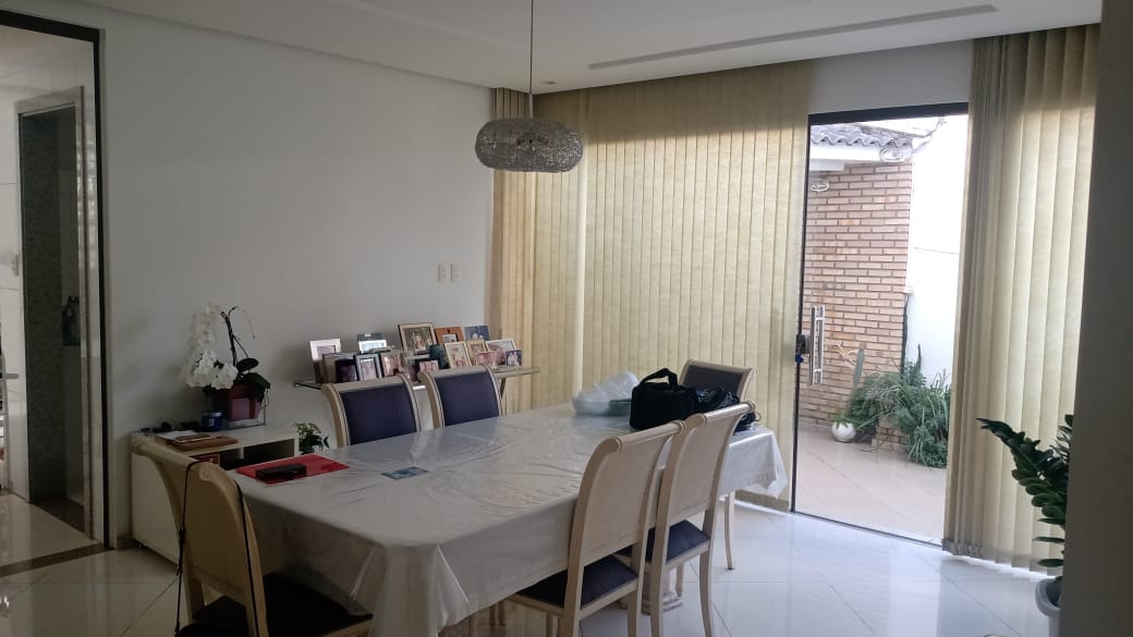 Casa com 3 suítes , 2 salas  em excelente localização à venda, Recreio próximo ao centro da cidade, Vitória da Conquista, BA - foto 1