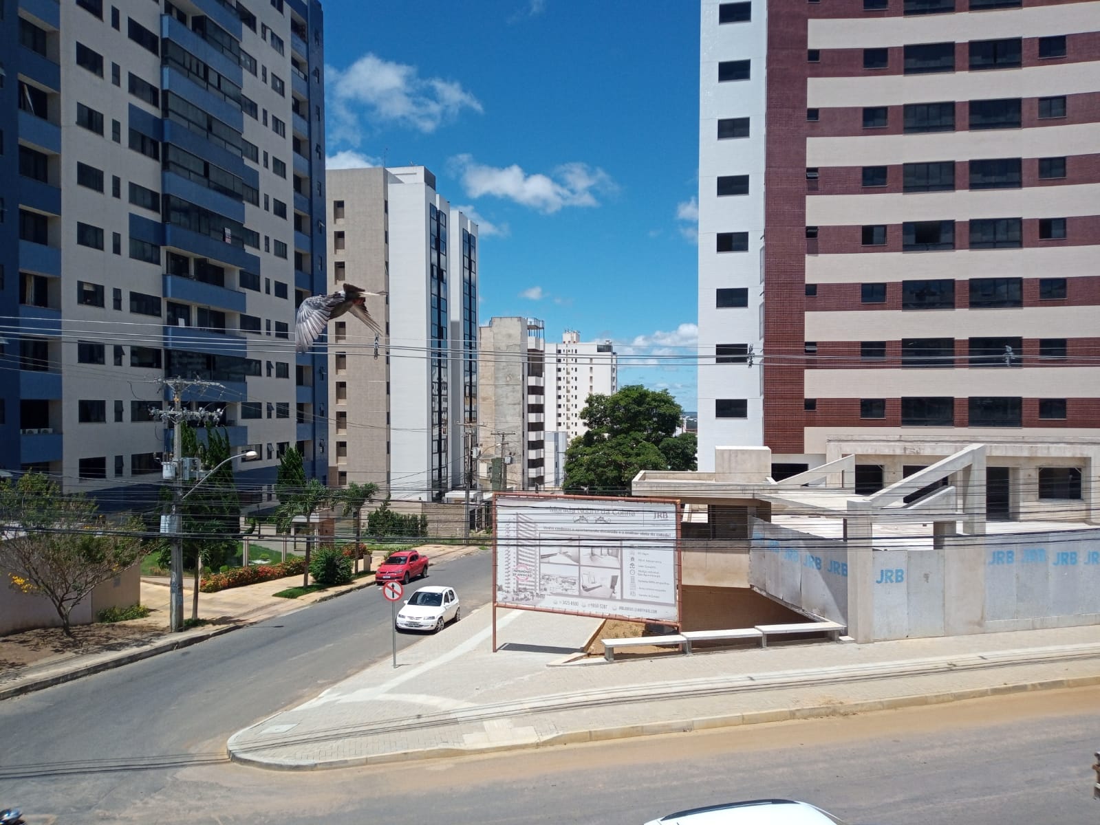 Casa tipo Sobrado solto no terreno a 300 mts da Faculdade Fainor  com 4 salas, 3/4 no Bairro Candeias em Vitória da Conquista - BA - foto 1