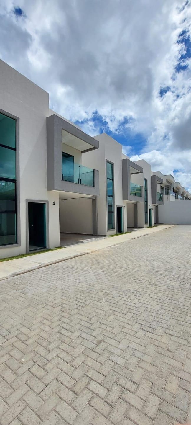 Casa duplex solta de 3 quartos sendo 1 suíte com closet e varanda, garagem coberta à venda, Boa Vista, Vitória da Conquista, BA - Boa Vista, Vitória da Conquista