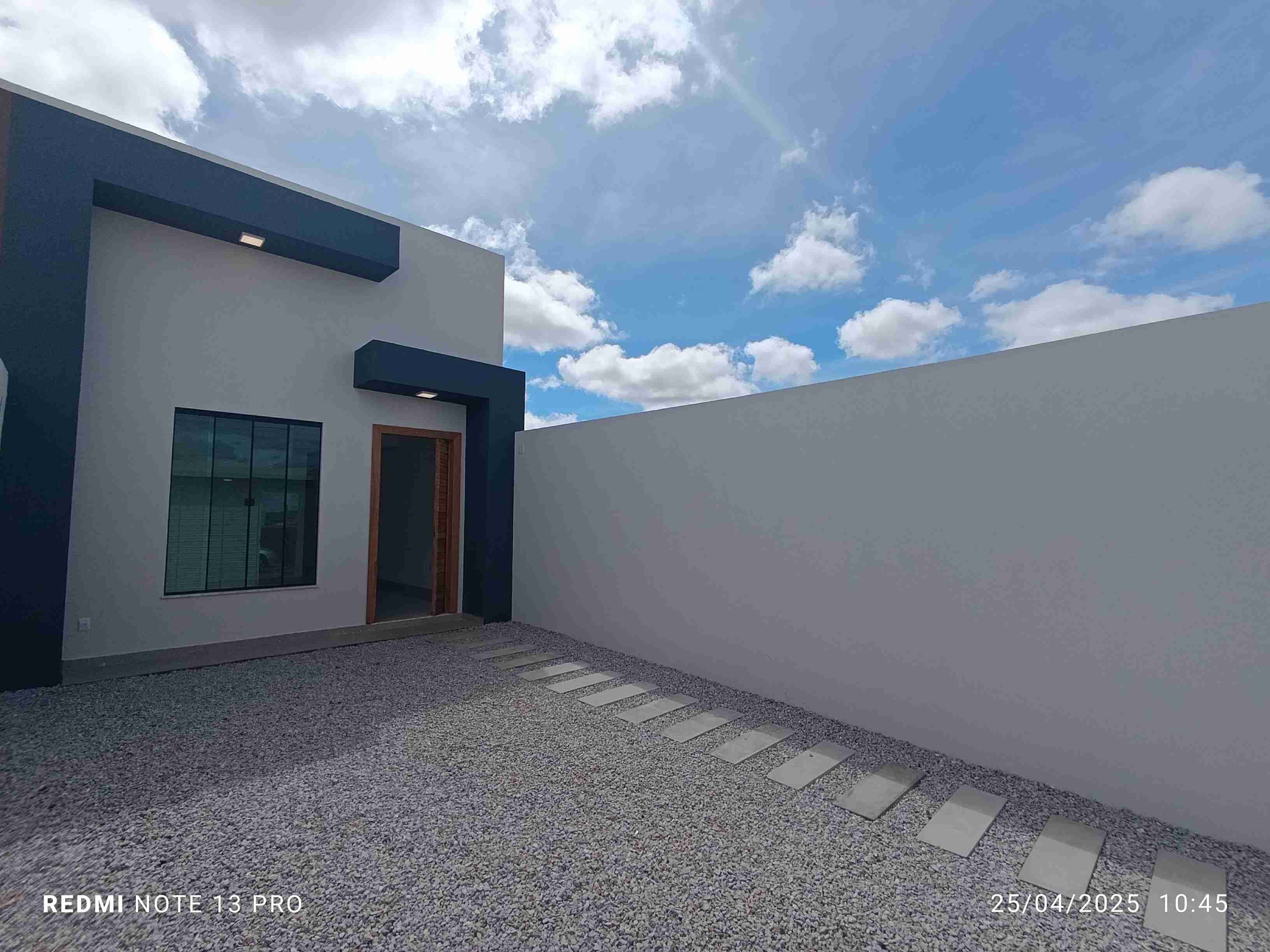 Linda casa nova  de 3 quartos sendo 1 suíte, garagem para 2 carros, acabamento de primeira à Venda, São Pedro, Vitória da Conquista, BA - foto 1