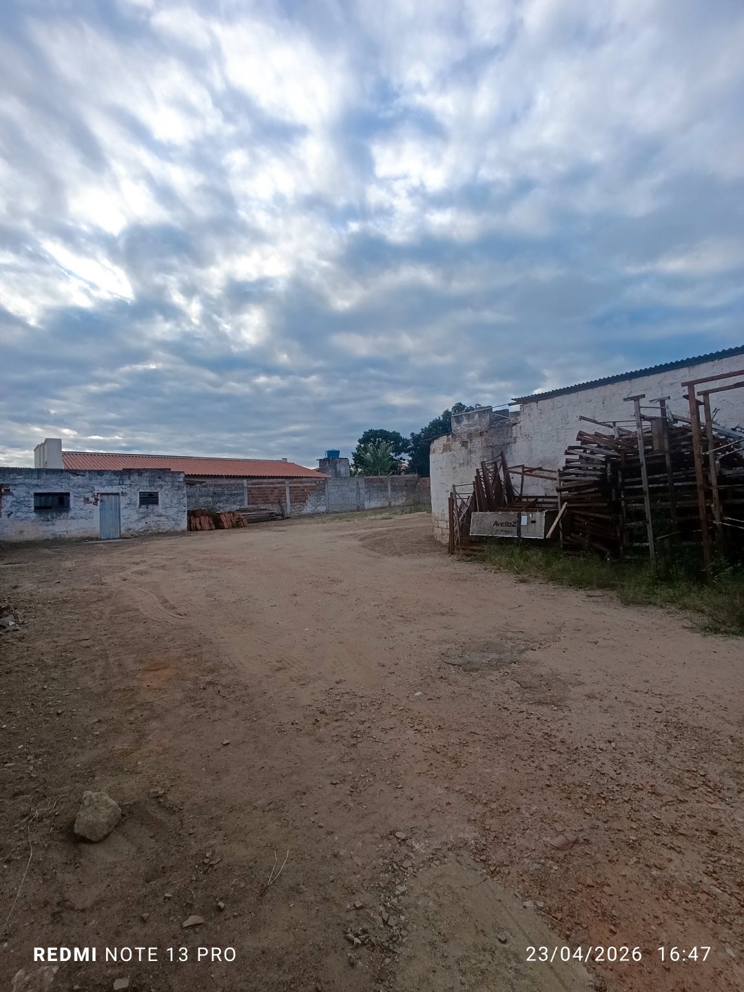 Terreno na Av. Pará esquina, parte de cima, esquina com a Av. Paramirim. 3 terrenos urbanos com 300 m² cada, 30 x 30 num total de 900 m², Bairro - foto 10