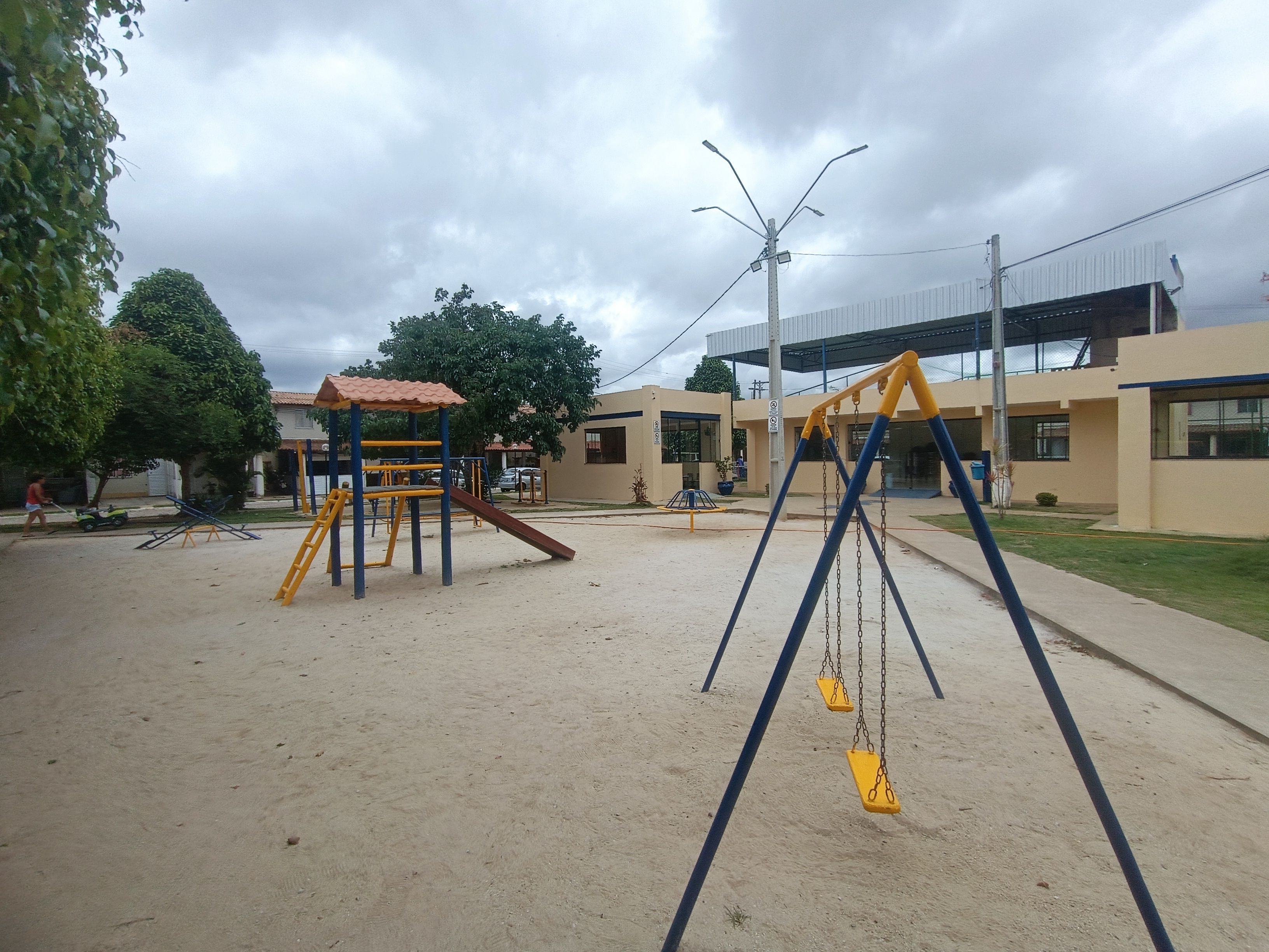 Vendo Vilage de 2 quartos com quintal, garagem coberta em ótima localização para venda na Laura Nunes no bairro Boa Vista, Vitória da Conquista, - foto 11