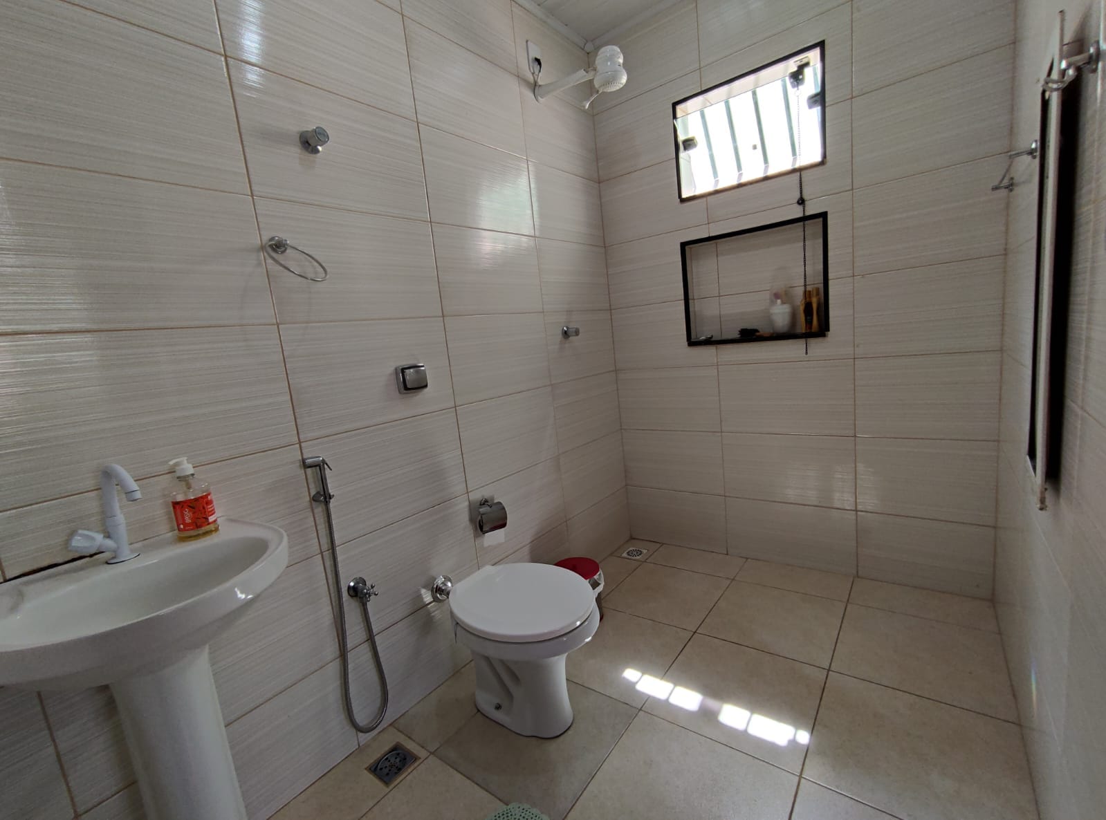 Casa solta de 3 quartos sendo 1  suíte em terreno de 193 m² no Alto Maron, Vitória da Conquista, BA - foto 11