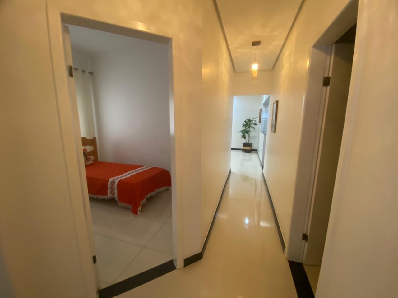 Apartamento térreo à venda, com 4 quartos sendo 2 suítes, com excelente acabamento, garagem para 4 carros, no bairro Candeias em  Vitória da Conq - foto 11