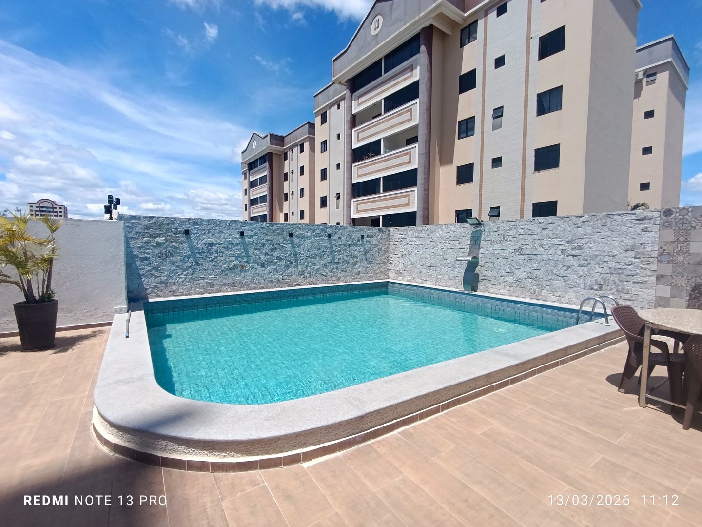 Apartamento com 3 quartos sendo 1 suíte+ dependência + 2 vagas de garagem+ depósito à venda em Candeias, Vitória da Conquista - Área de lazer com - foto 11