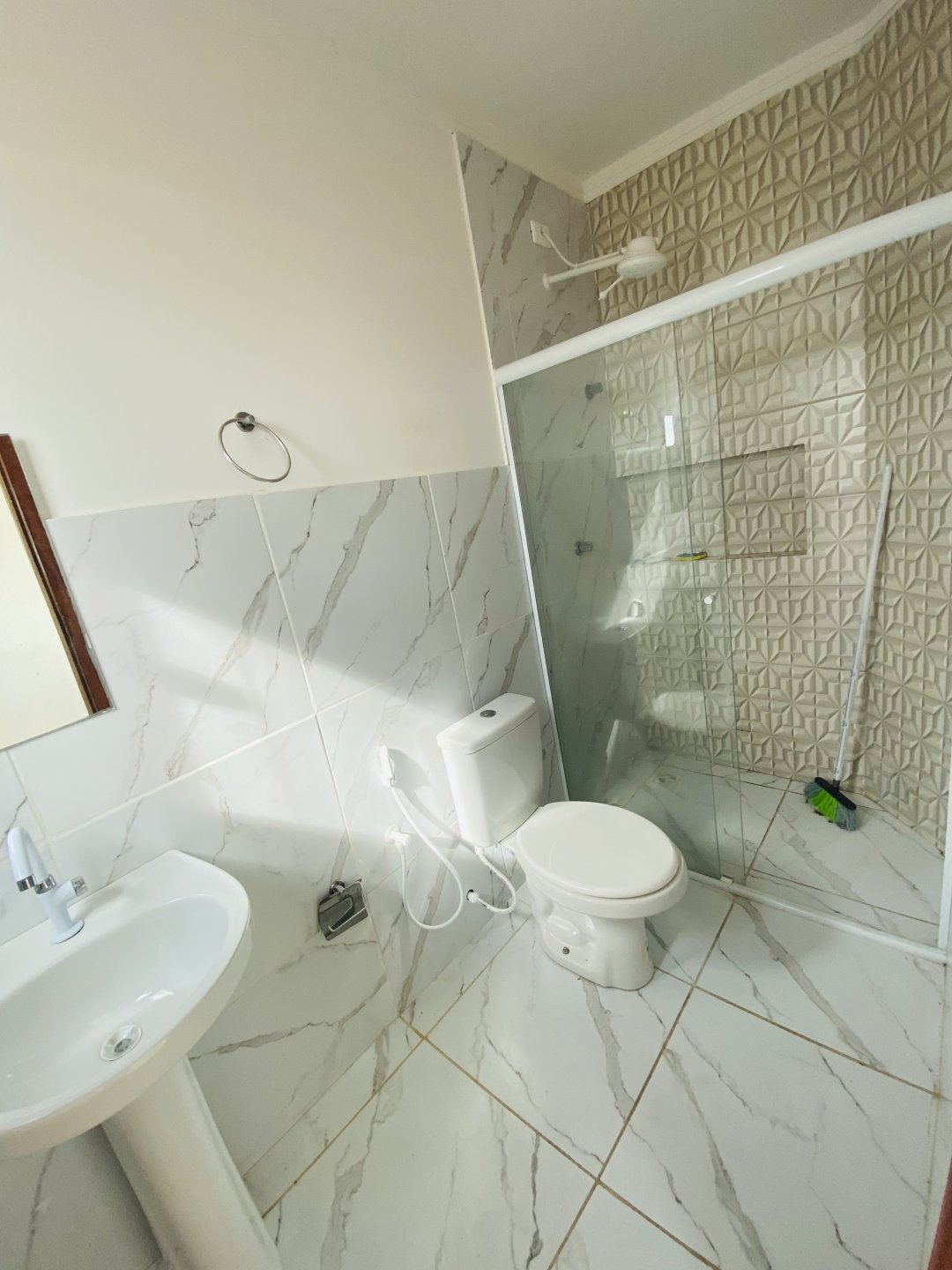 Vendo ótimo apartamento de 2 quartos com suíte, pronto para morar, apto no 2º andar - foto 11