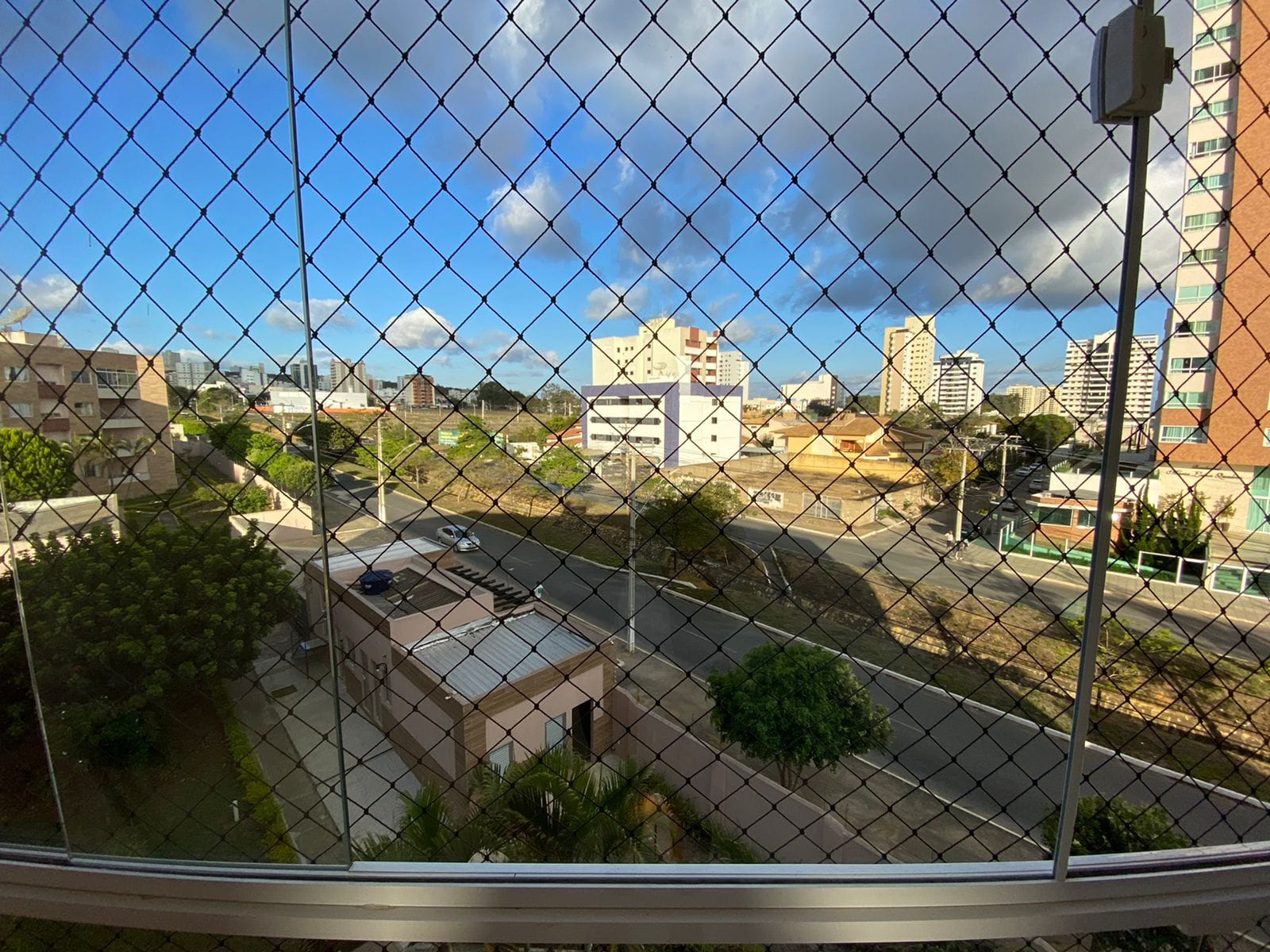Excelente Apartamento com Varanda, Localizando na Av. Luiz Eduardo, Candeias, Vitória da Conquista, BA - foto 2