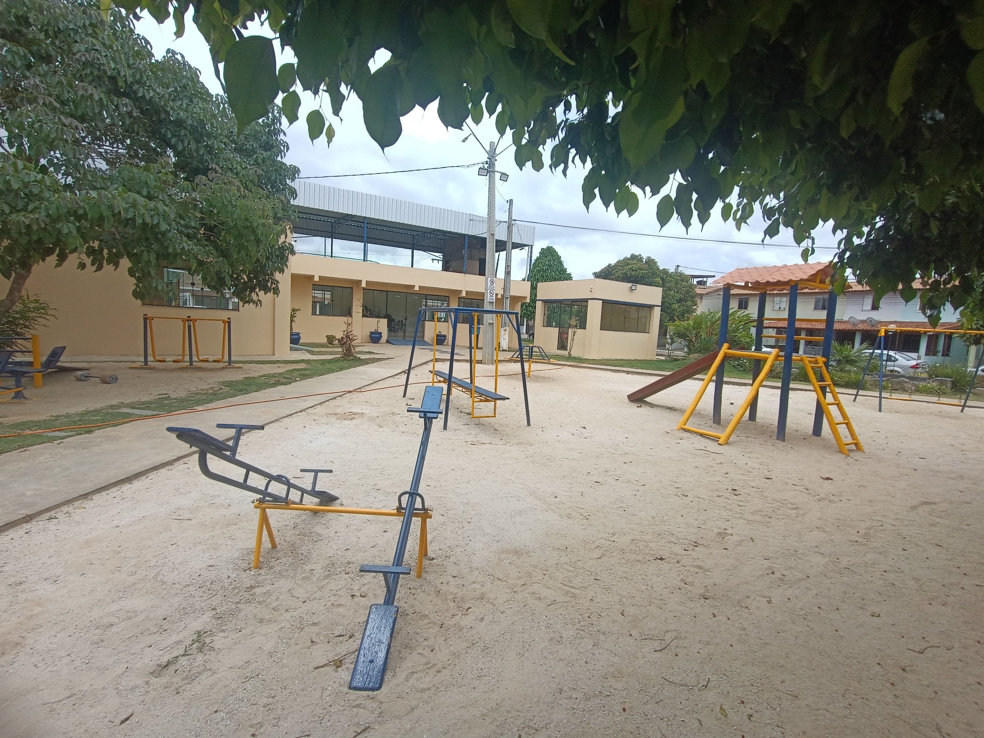 Vendo Vilage de 2 quartos com quintal, garagem coberta em ótima localização para venda na Laura Nunes no bairro Boa Vista, Vitória da Conquista, - foto 12