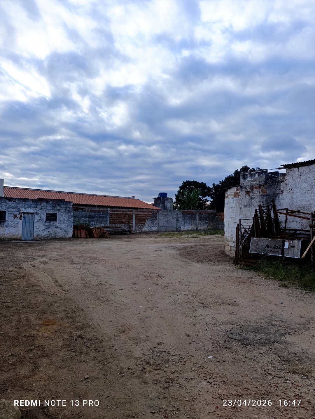 Terreno na Av. Pará esquina, parte de cima, esquina com a Av. Paramirim. 3 terrenos urbanos com 300 m² cada, 30 x 30 num total de 900 m², Bairro - foto 11