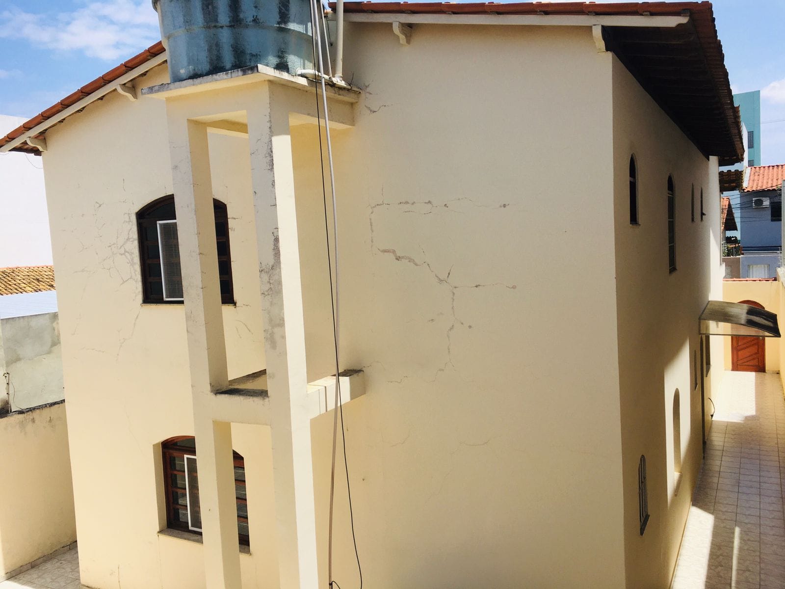 Casa  bastante ampla com terreno de 320 m² e 327.80 m² de área construída em ótima localização no Bairro Recreio em rua de fluxo grande de carros - foto 12