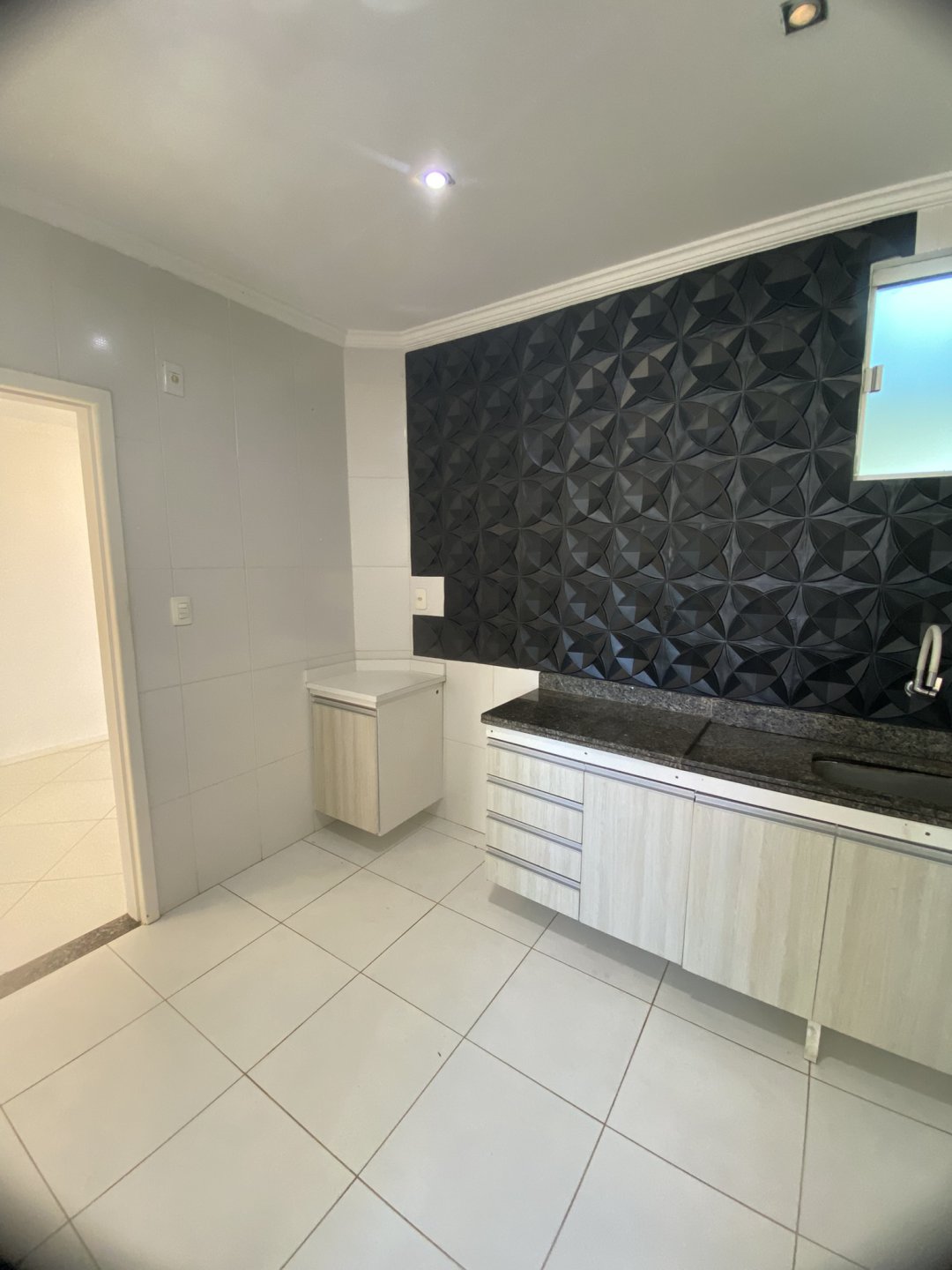 Excelente apartamento de 2 quartos sendo 1 suíte de 1ª andar com planejados na cozinha e quartos para venda ou locação, Candeias, Vitória da Conq - foto 11