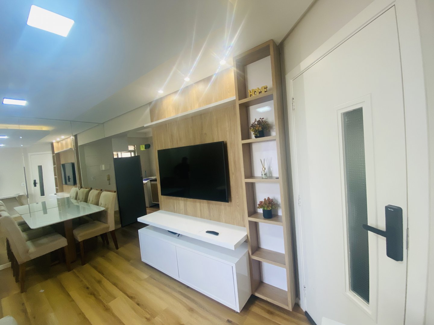 Vendo de porteira fechada, lindo apartamento mobiliado no bairro Boa Vista. - foto 1