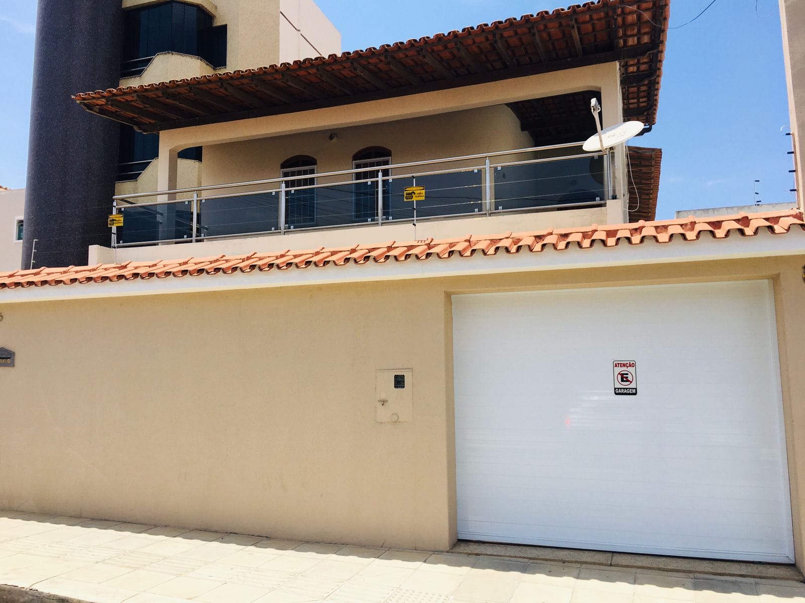 Casa  bastante ampla com terreno de 320 m² e 327.80 m² de área construída em ótima localização no Bairro Recreio em rua de fluxo grande de carros - foto 2