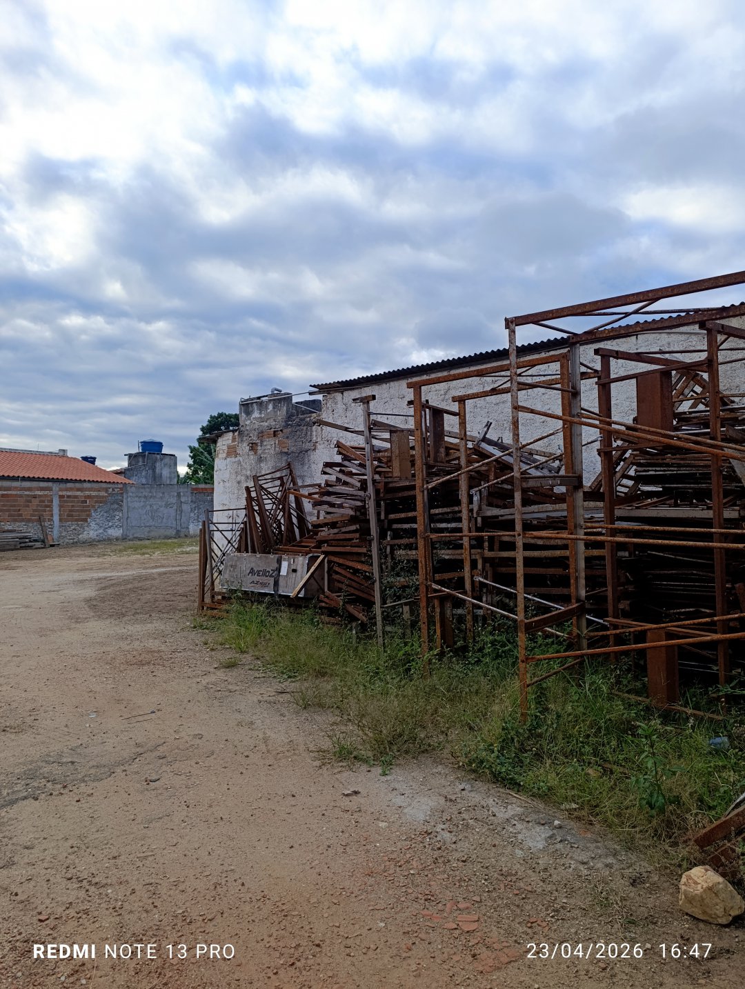 Terreno na Av. Pará esquina, parte de cima, esquina com a Av. Paramirim. 3 terrenos urbanos com 300 m² cada, 30 x 30 num total de 900 m², Bairro - foto 12